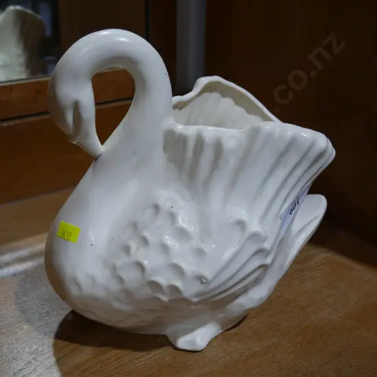 Crown Lynn swan