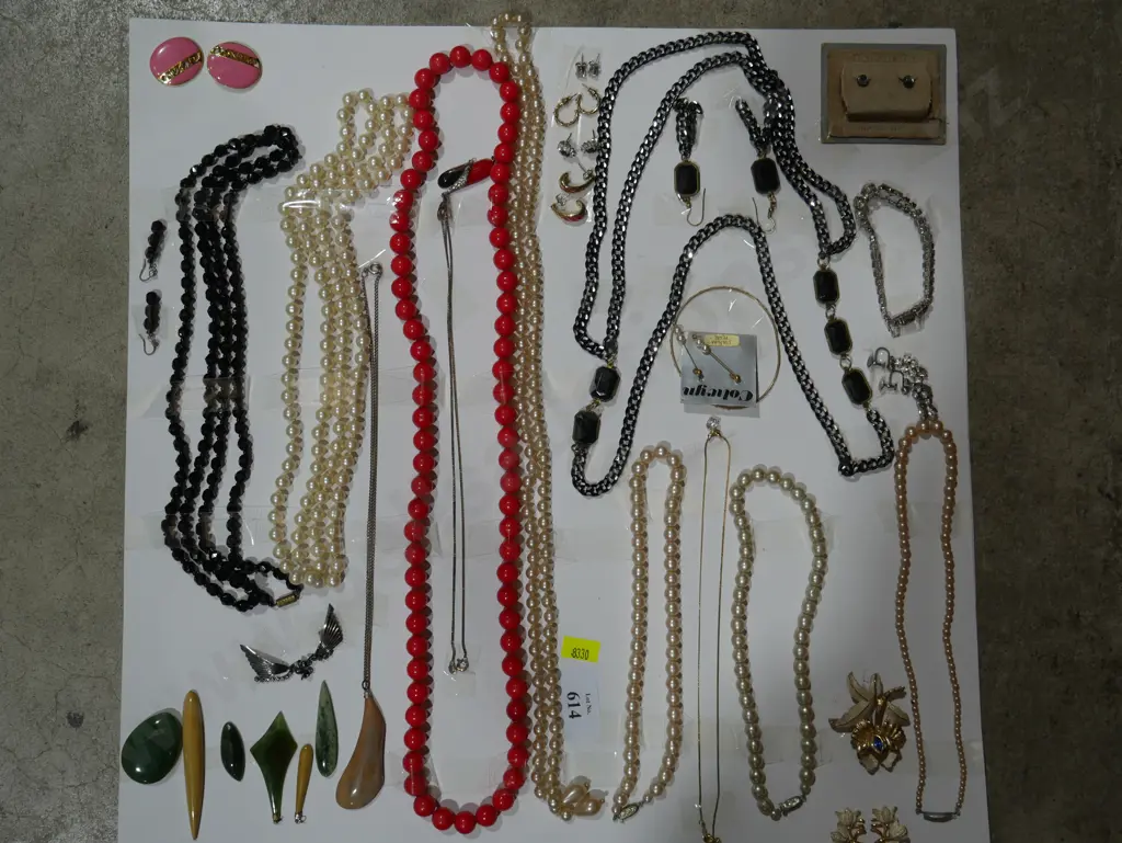 Assorted jewellery Image 1++