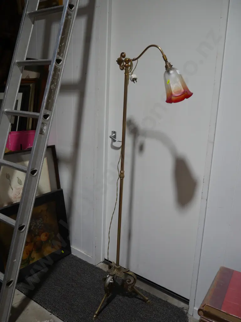 Vintage brass standard lamp Image 1++