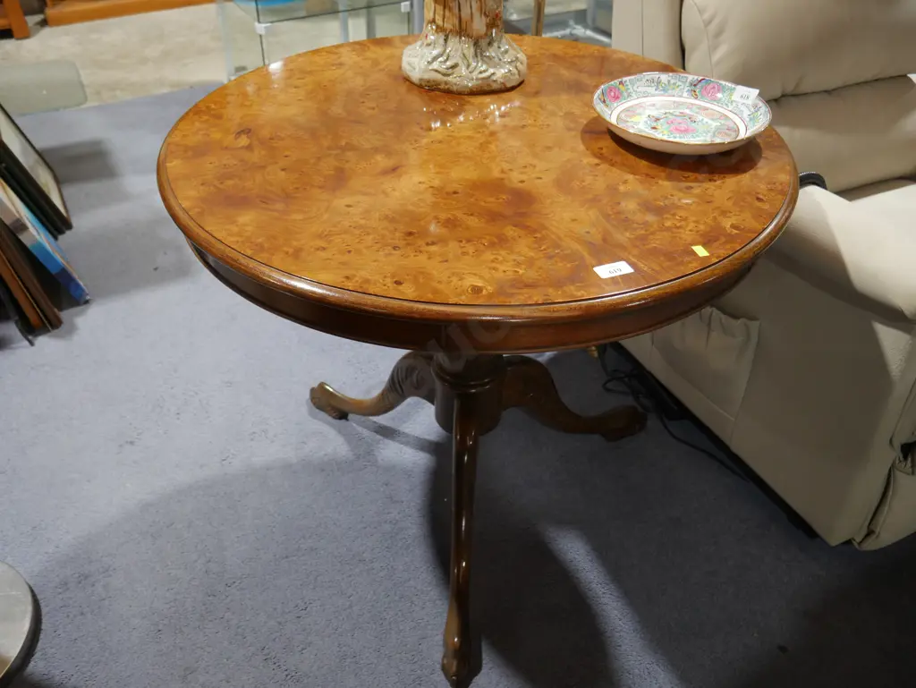 Burr walnut table Image 1++