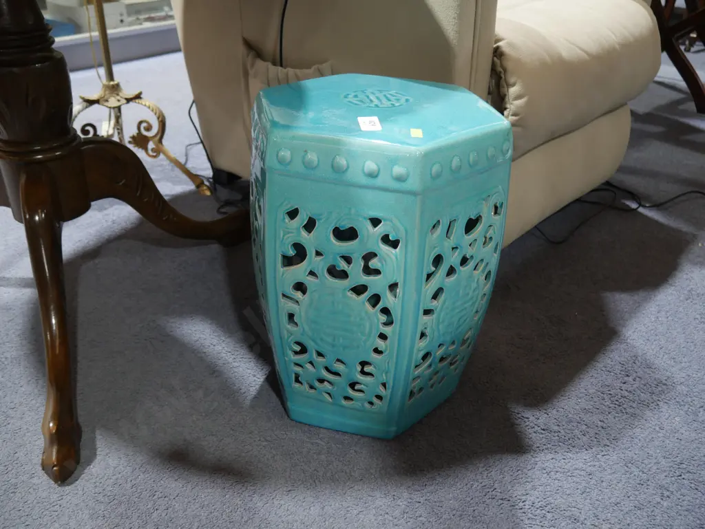 Porcelain stool Image 1++