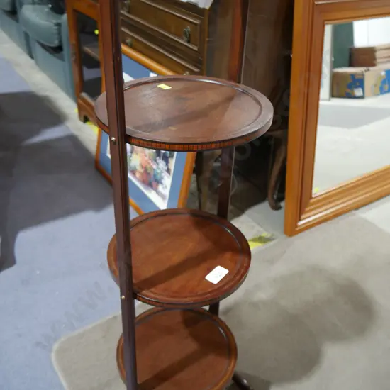 Plate stand