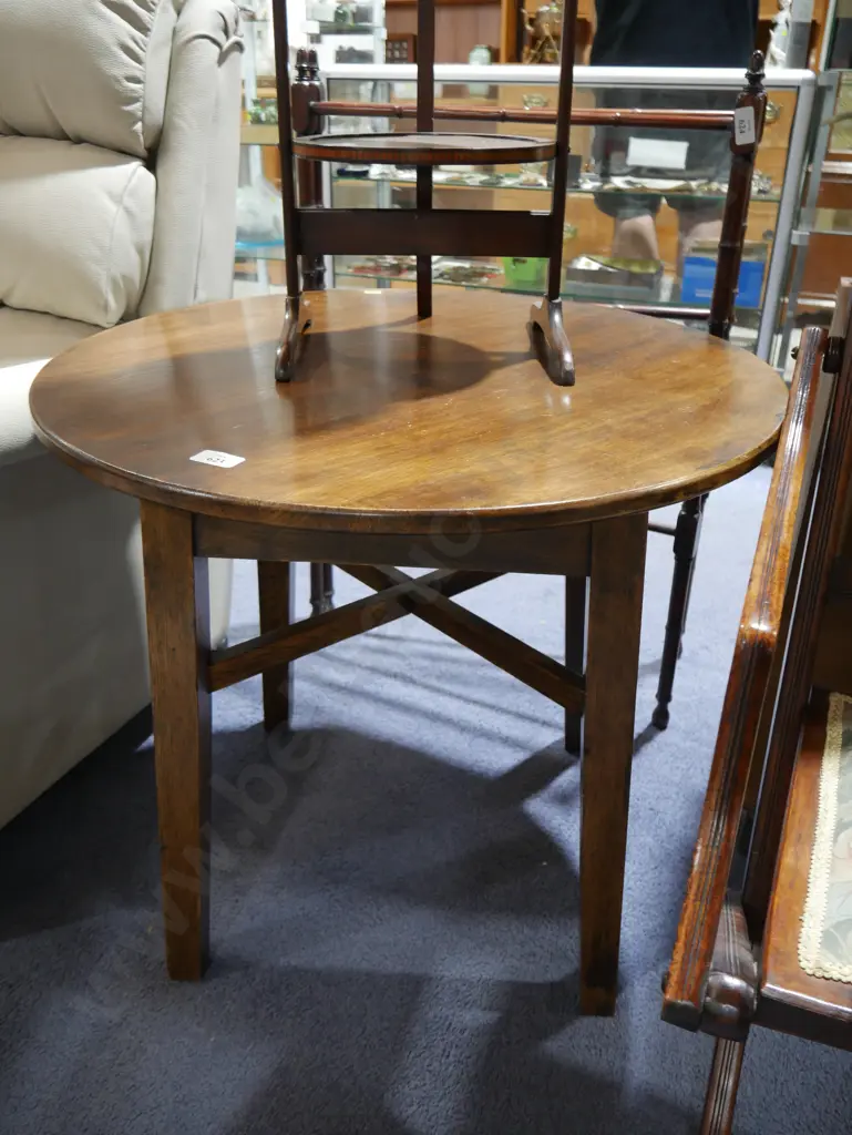 Oak occasional table Image 1++