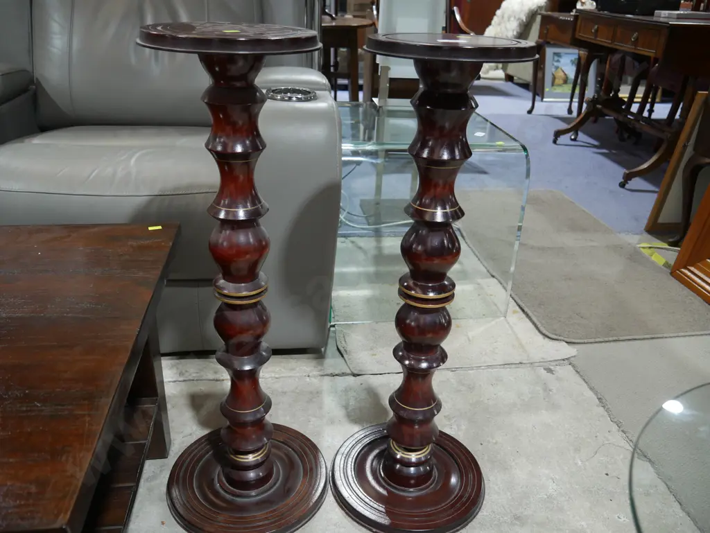 2 plant stands Image 1++