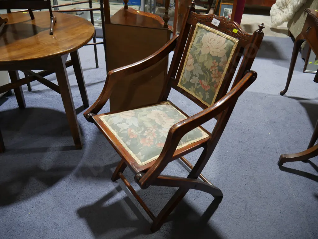 Vintage folding chair Image 1++
