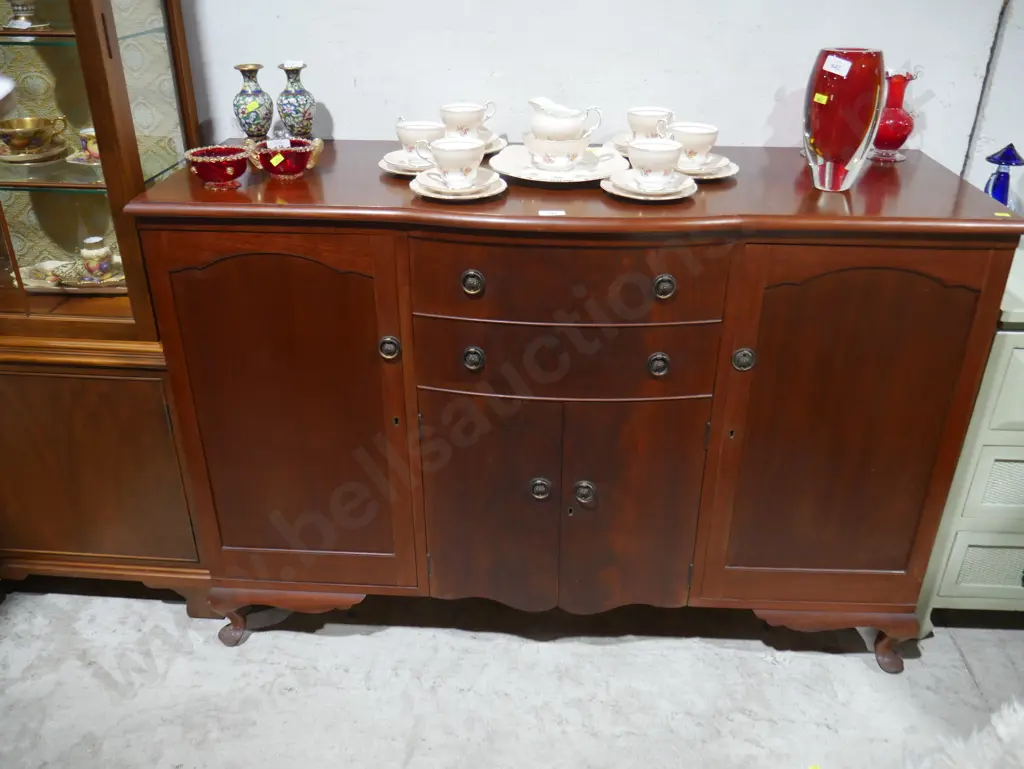 Sideboard Image 1++