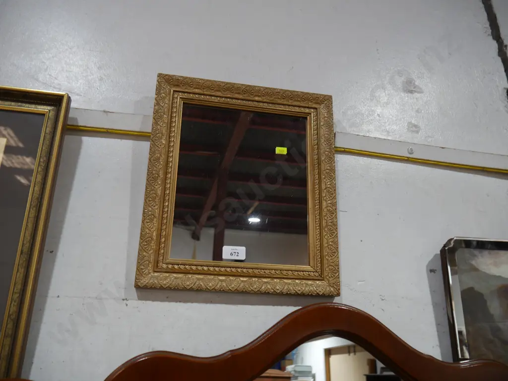 Gilt frame mirror Image 1++