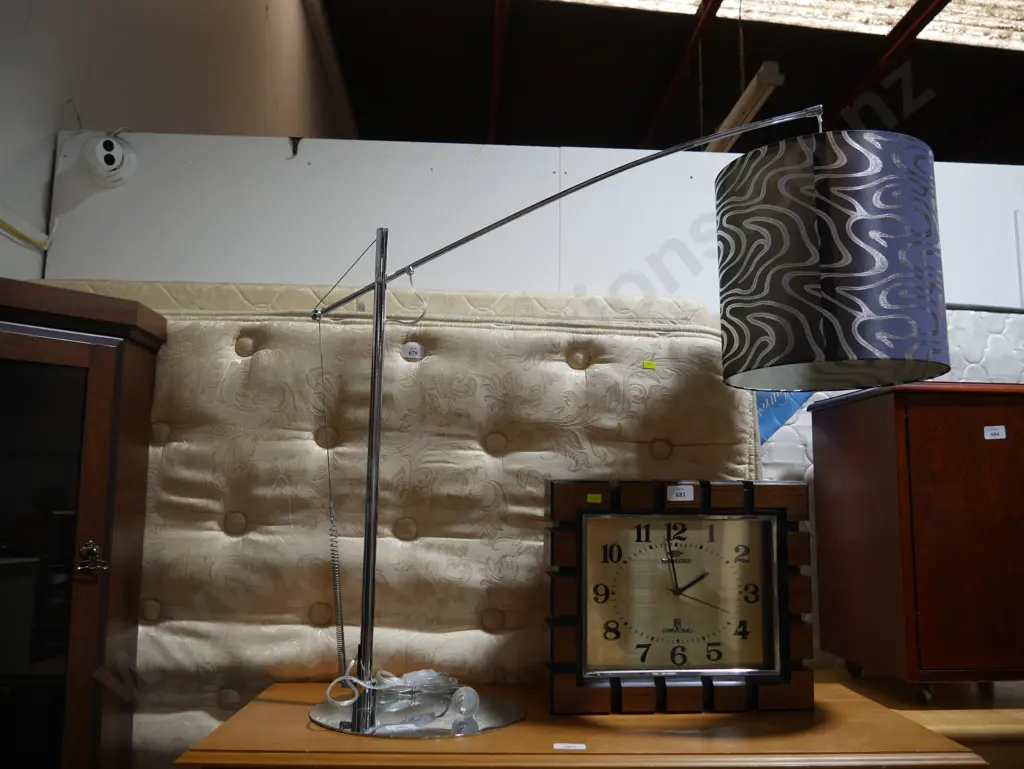 Cantilever lamp Image 1++
