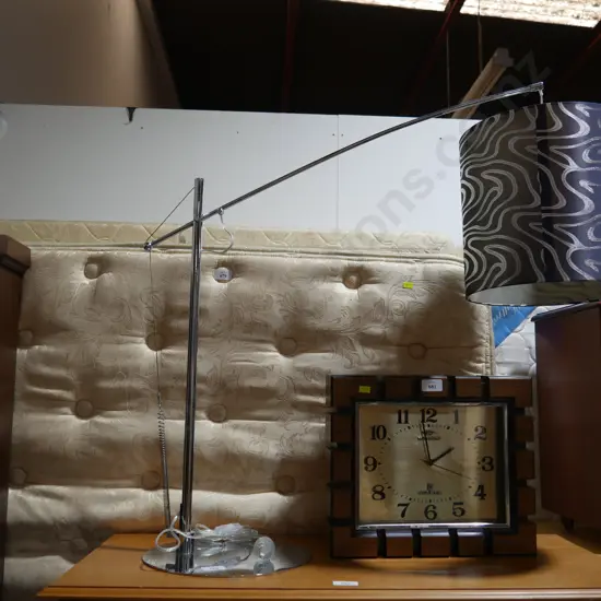 Cantilever lamp