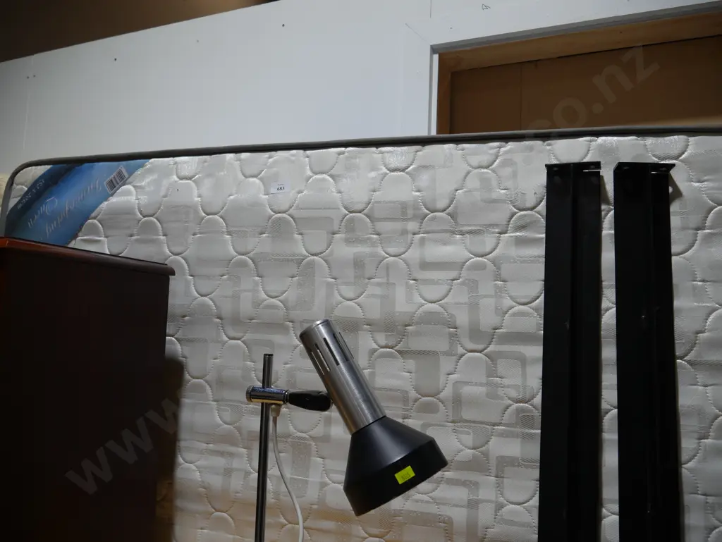 Queen mattress Image 1++