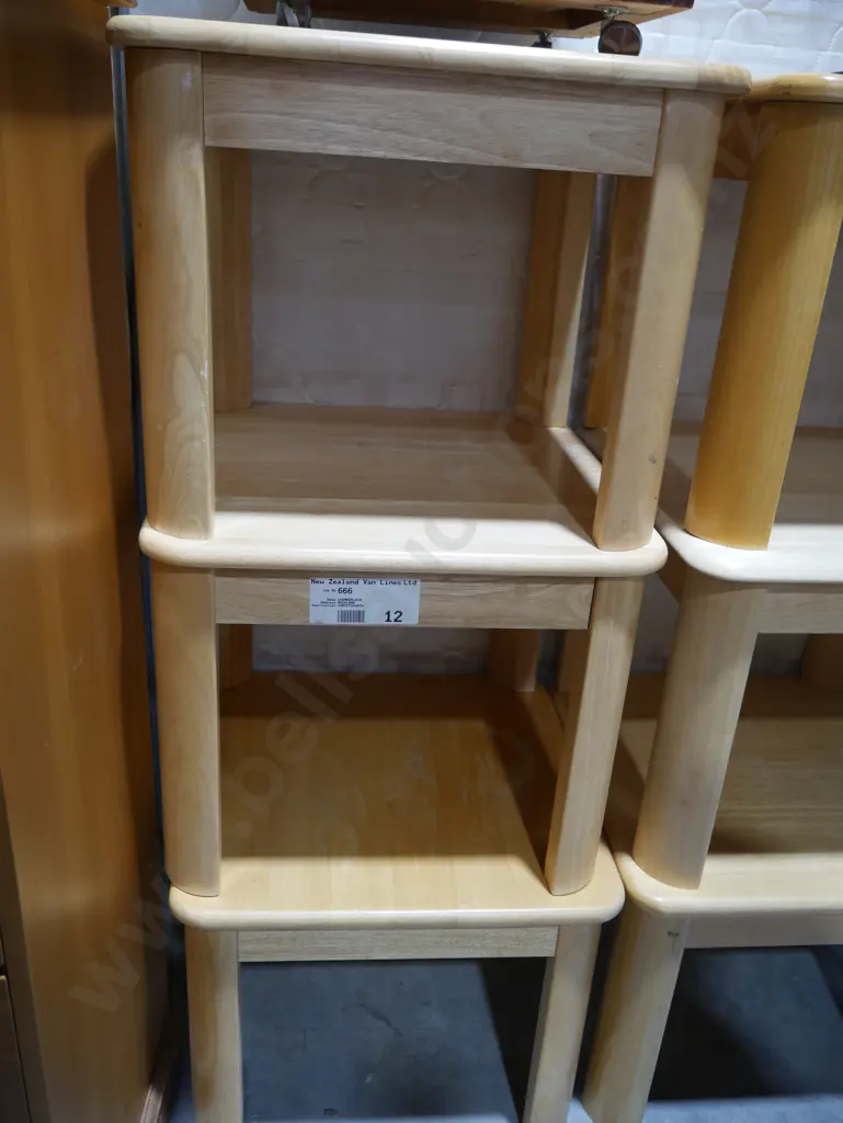 3 Occasional tables Image 1++