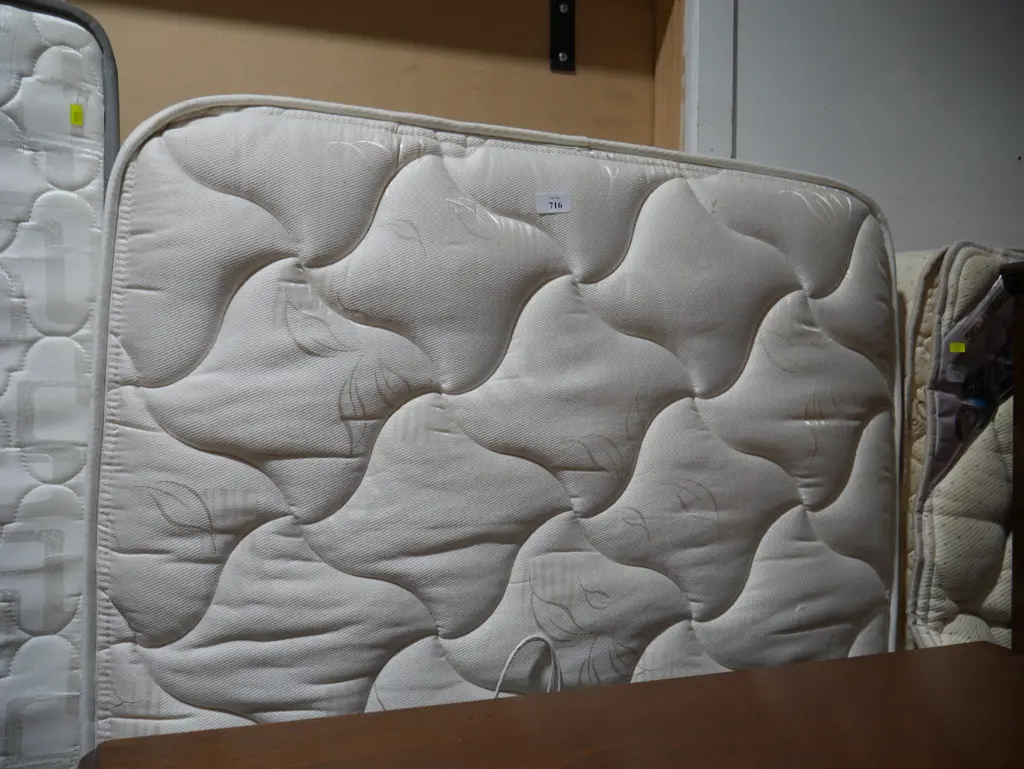 Single bed Image 1++