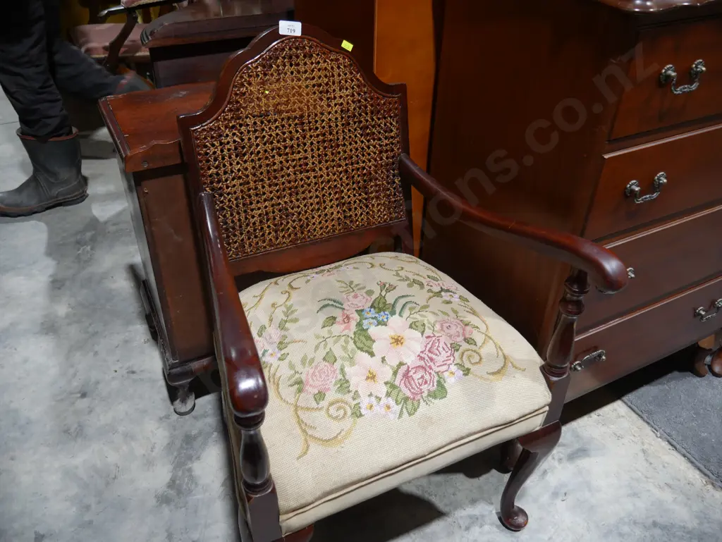 Cane back armchair Image 1++