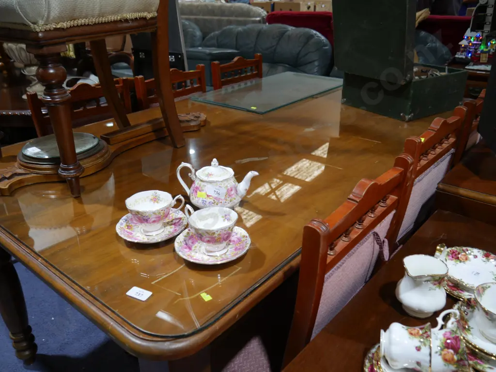 Dining table and 6 chairs Image 1++