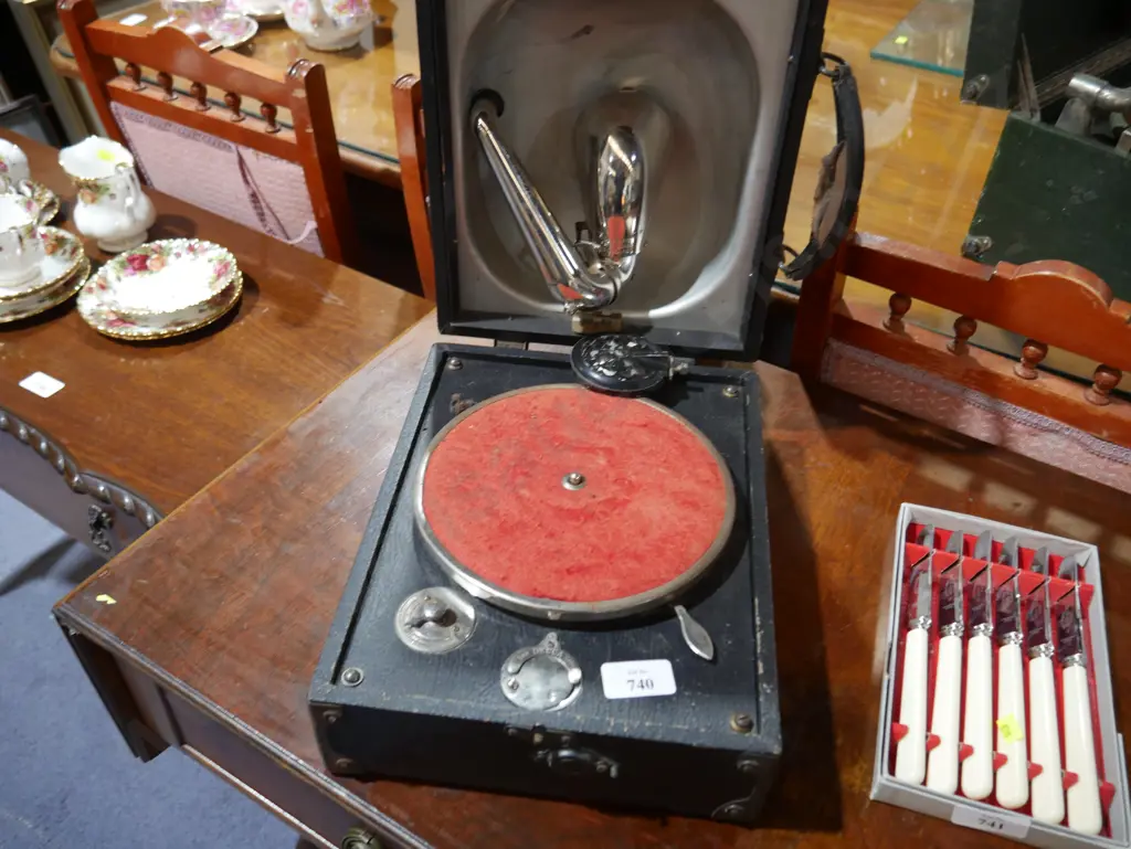 Gramophone Image 1++