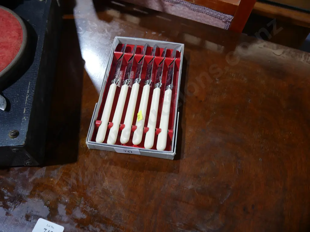 Boxed knives Image 1++