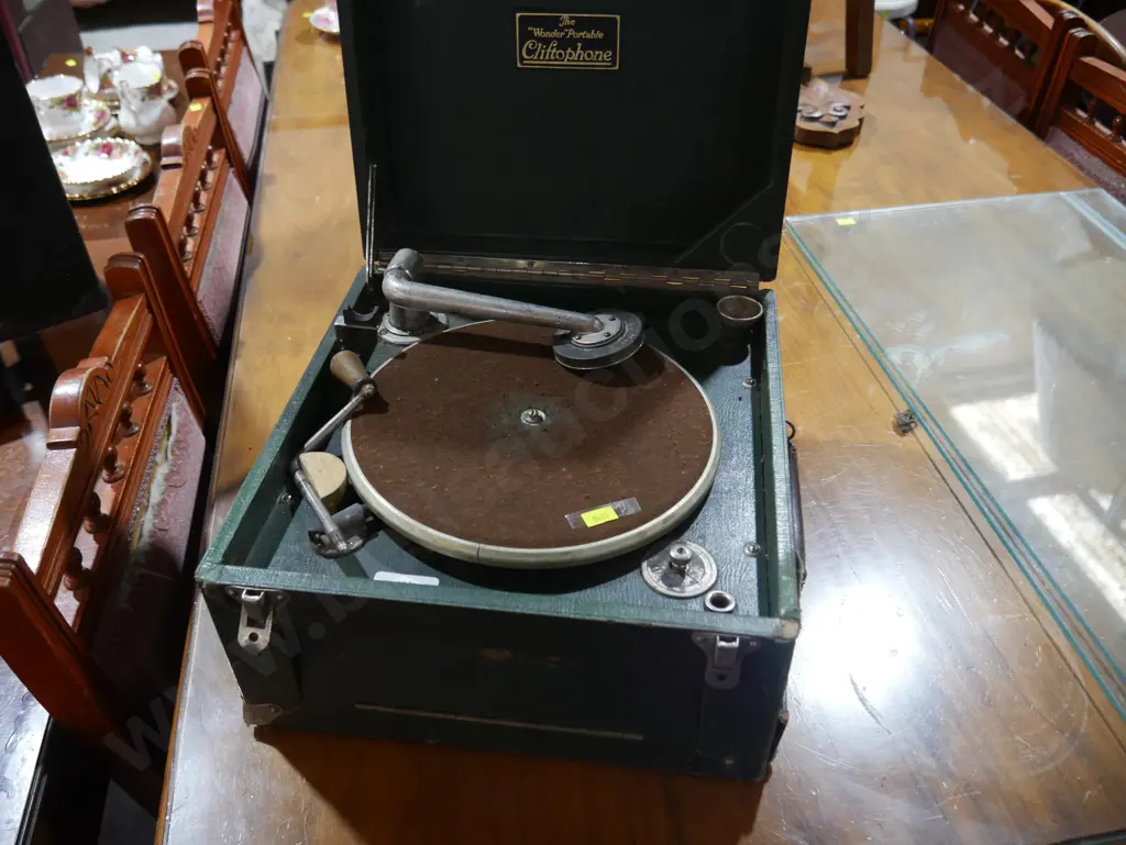 Gramophone Image 1++