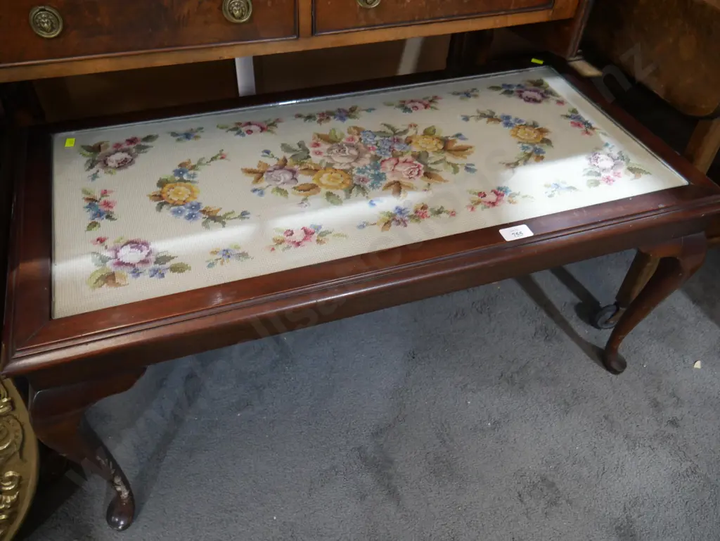 Tapestry top coffee table Image 1++