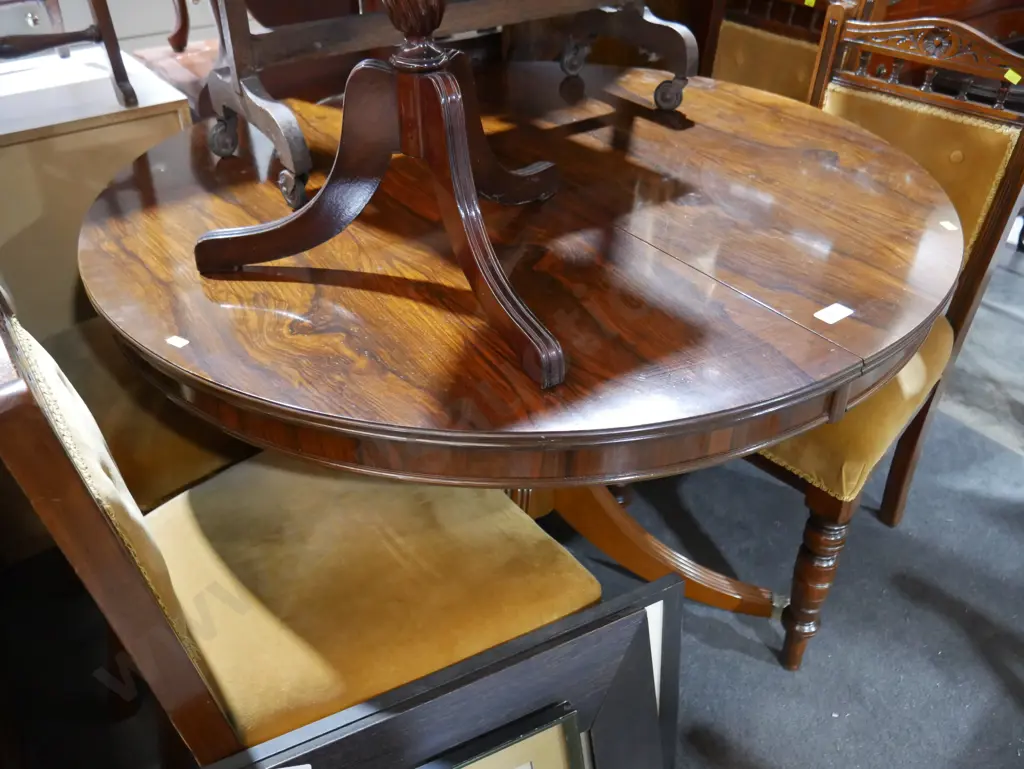 Extension dining table & 4 chairs Image 1++