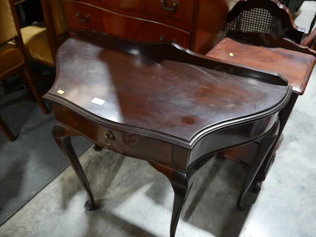 Half round hall table Image 1++