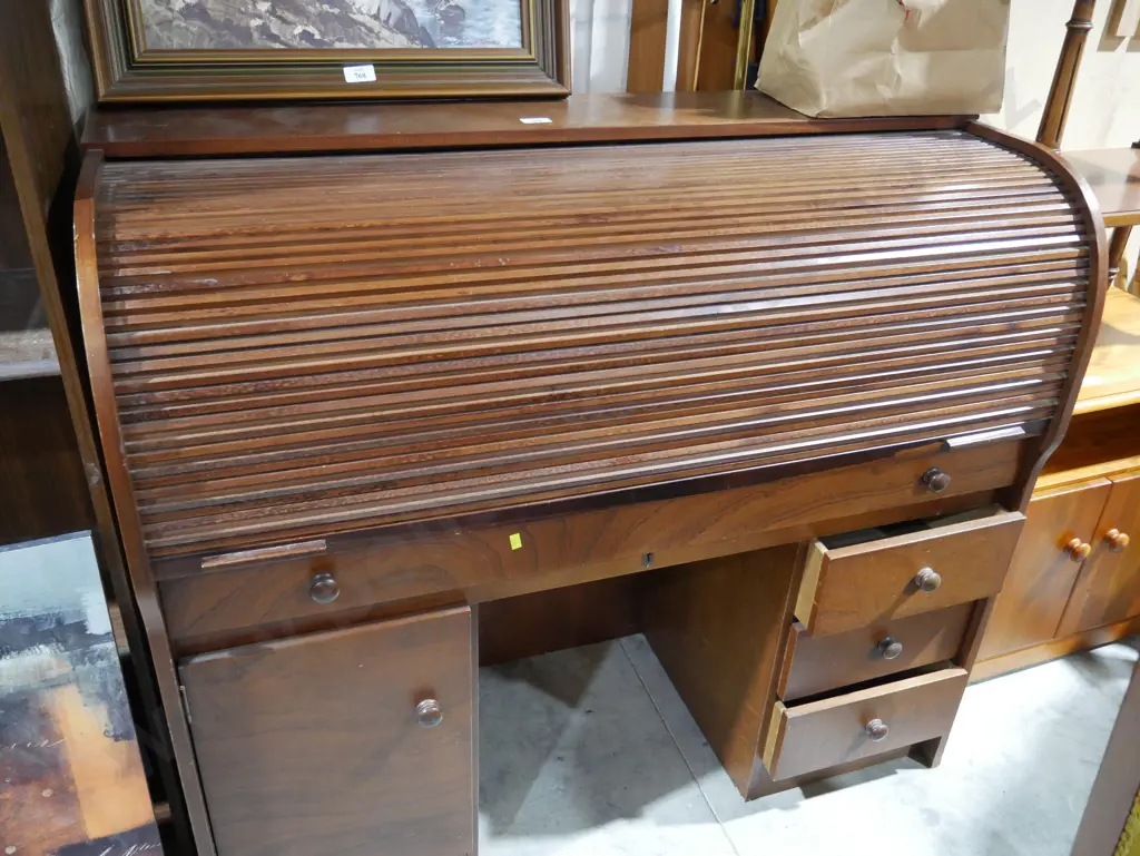 Roll top desk Image 1++