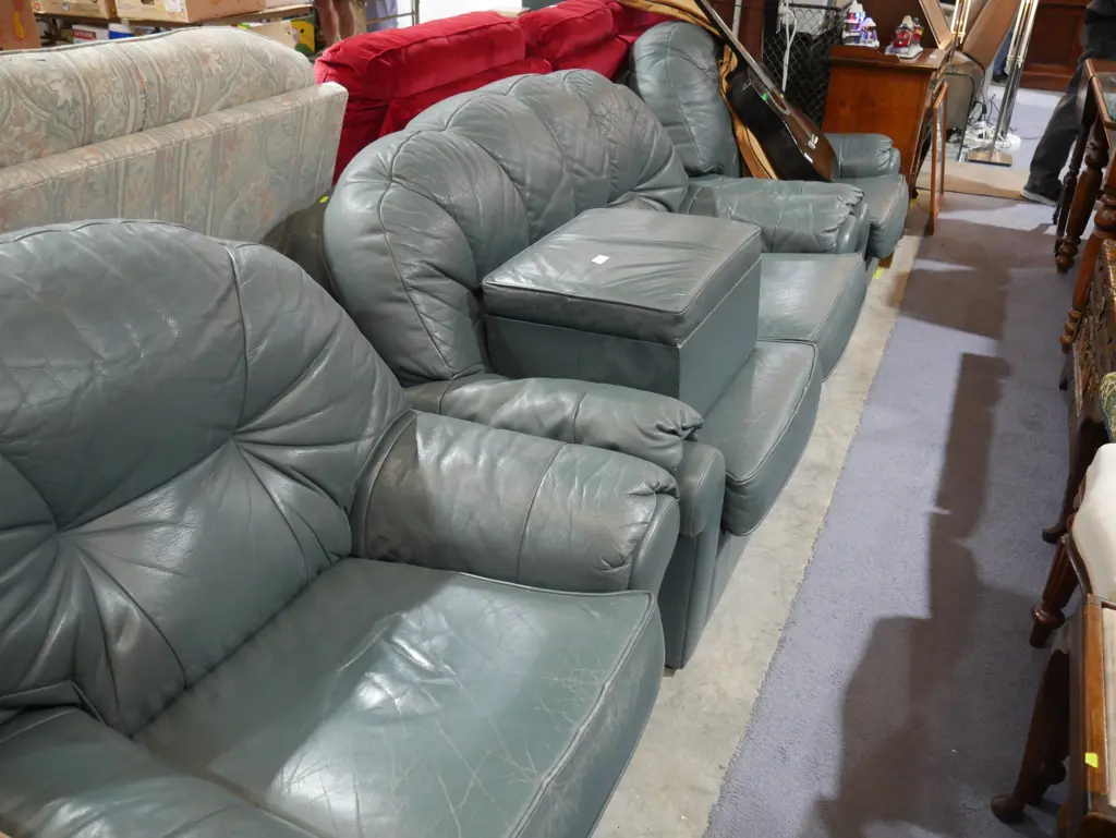 4 piece leather lounge suite Image 1++