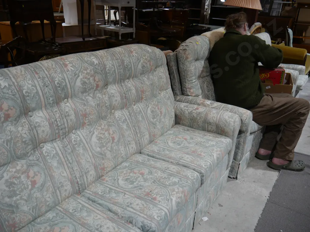 3 piece lounge suite Image 1++
