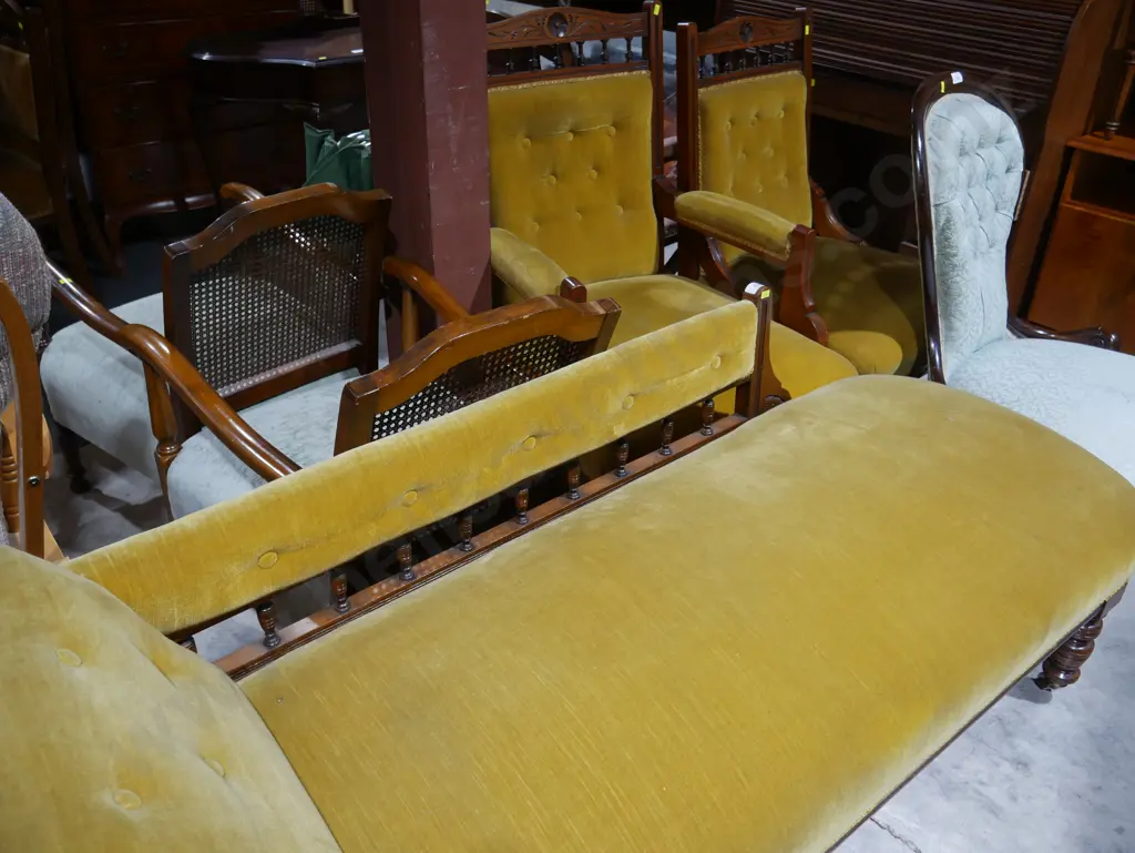Chaises lounge and 2 chairs Image 1++