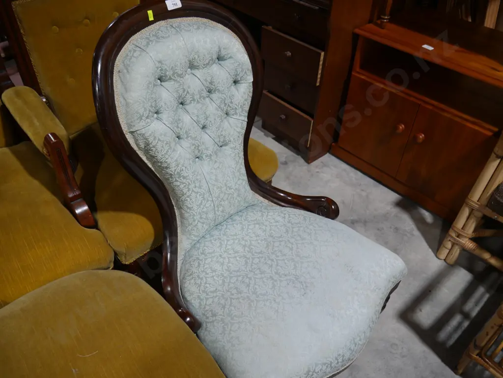 Ladies chair Image 1++