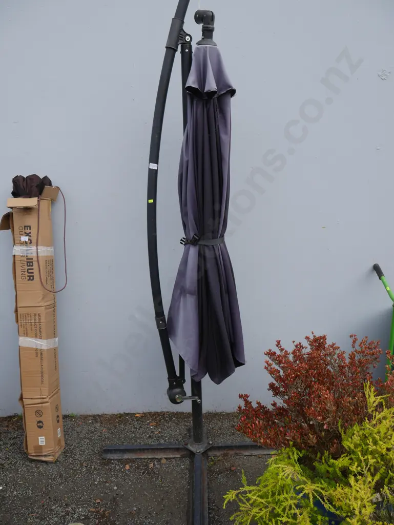 Sun umbrella and stand Image 1++