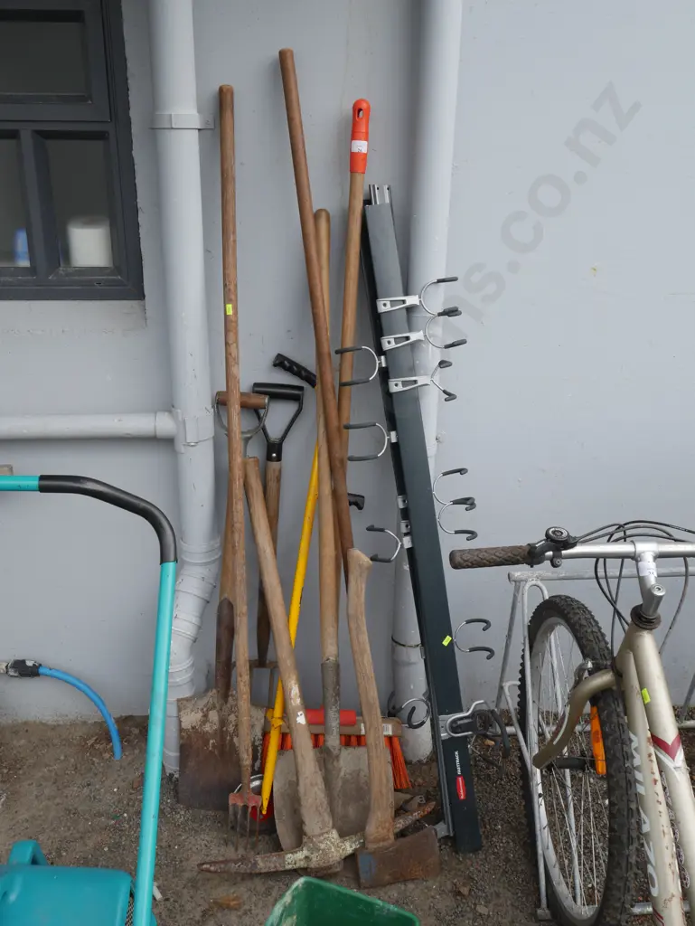 Garden tools, bike racks Image 1++