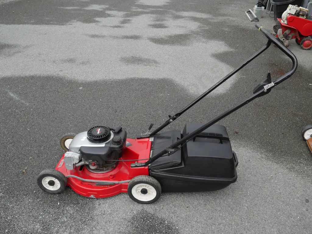 Red Victa lawnmower Image 1++