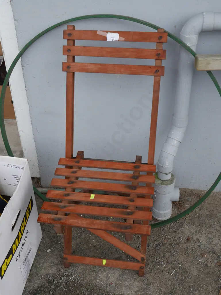 Green metal hoop and folding chair Image 1++