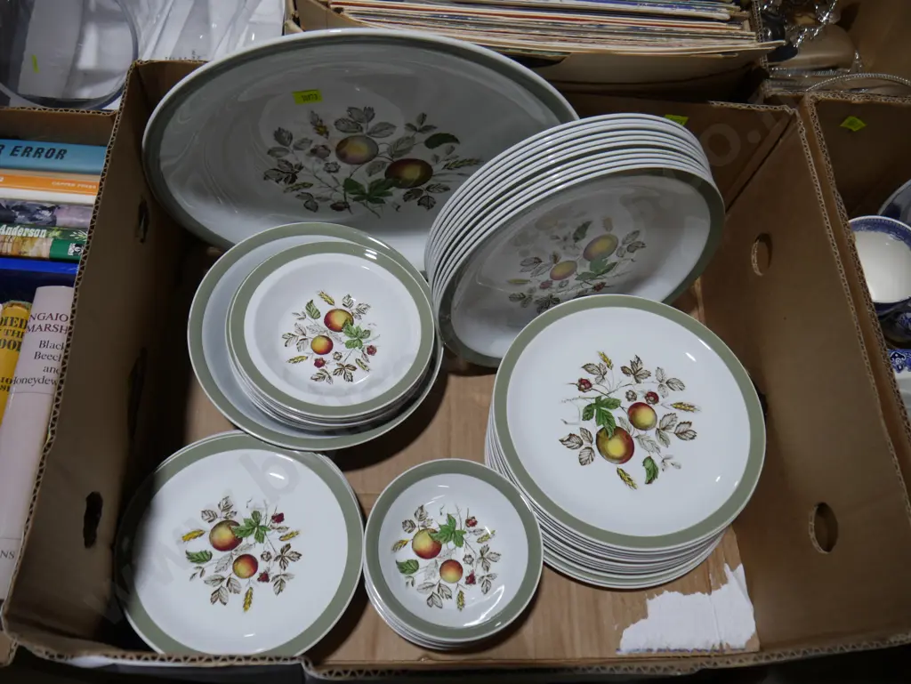 Alfred Meakin Hereford dinner set Image 1++