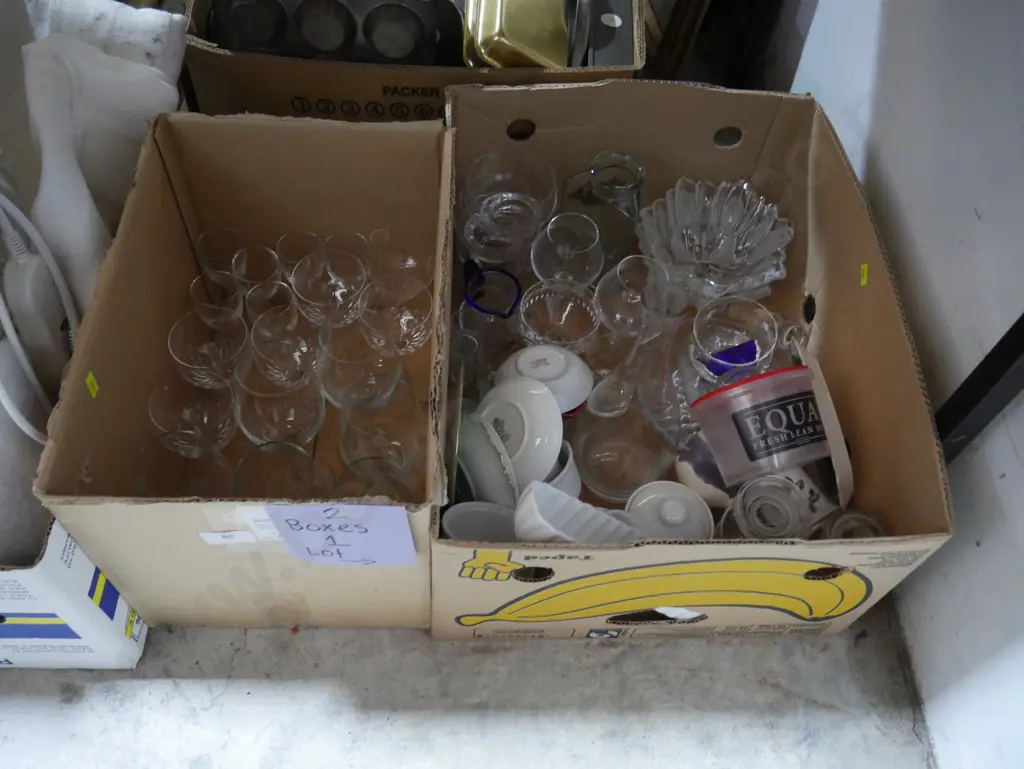 2 boxes glassware etc Image 1++