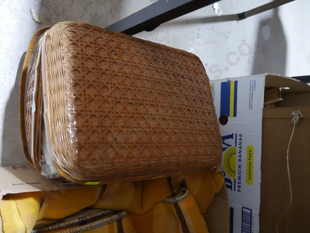 Sewing box and contents Image 1++