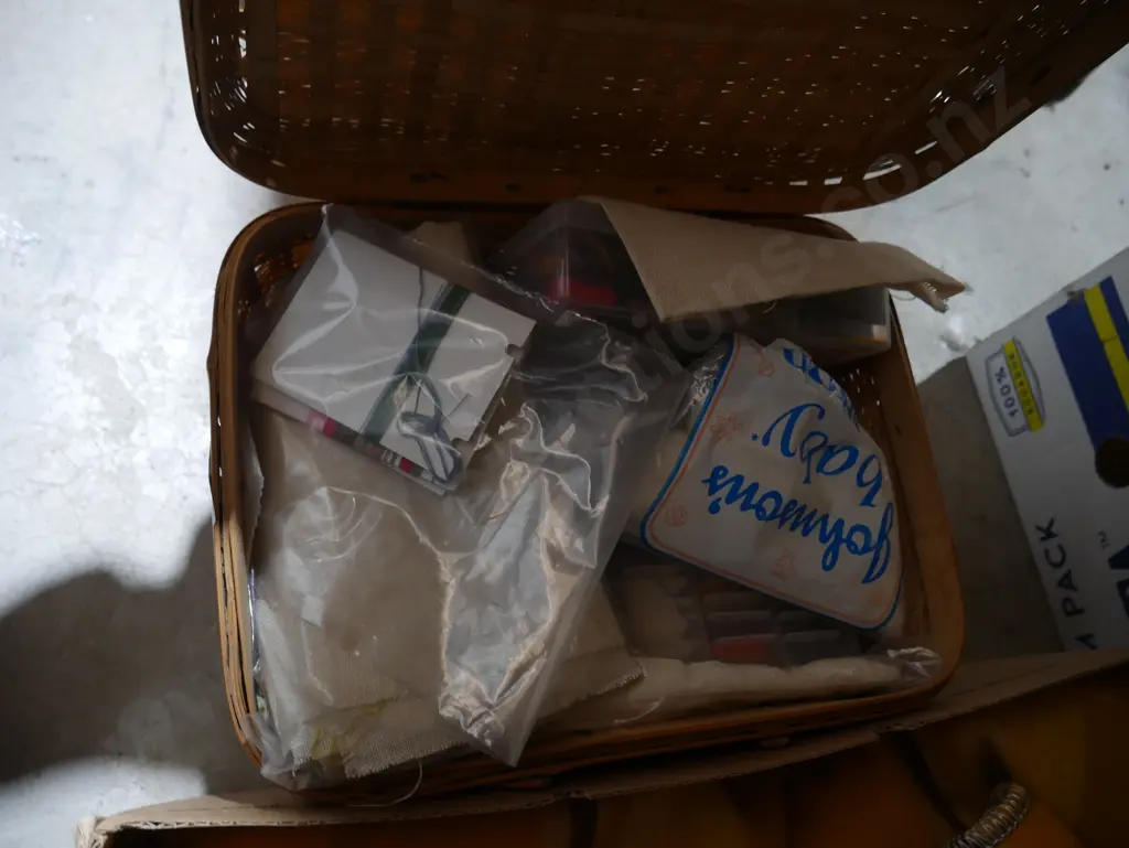 Sewing box and contents Image 1++