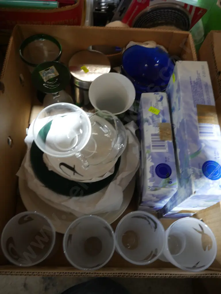 Box of glassware etc Image 1++