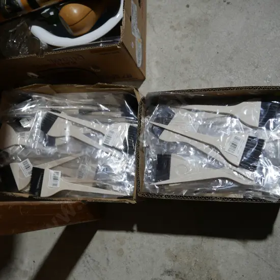 Hairdressing brushes