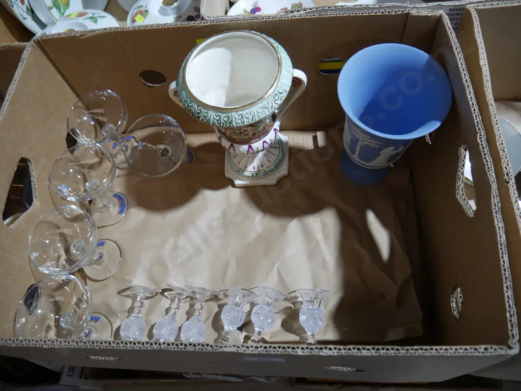 Vases and glassware Image 1++