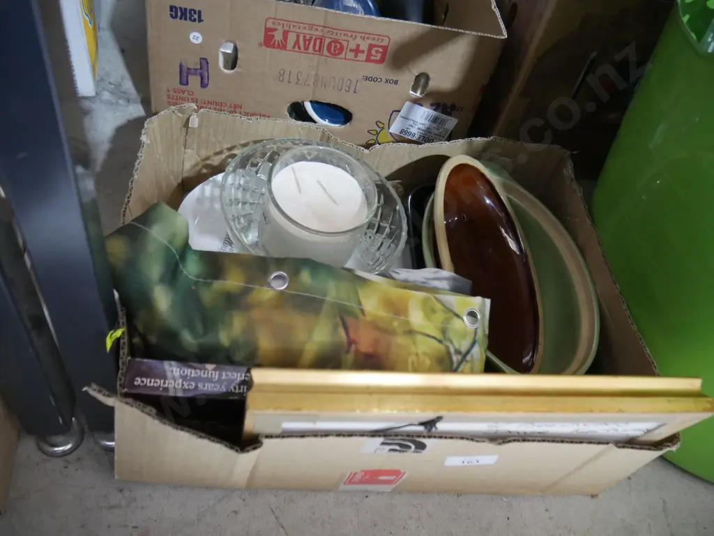 Glassware, artwork etc Image 1++