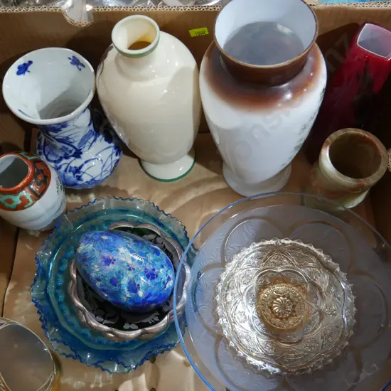 Assorted vases, glassware
