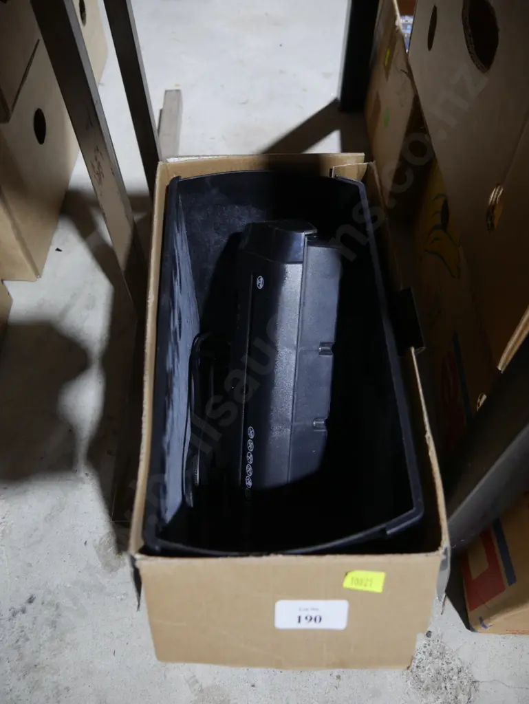 Boxed paper shredder Image 1++