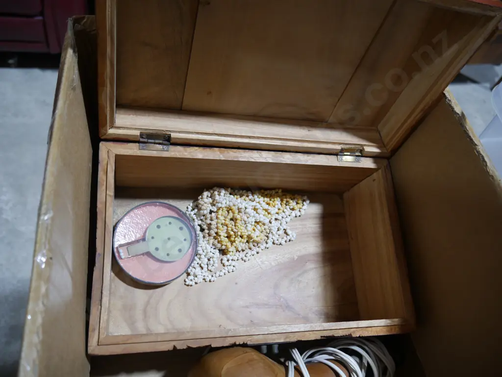 Wooden table lamp and wooden carved box Image 1++