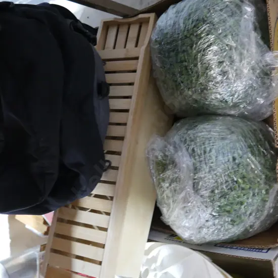 2 artificial plant balls etc