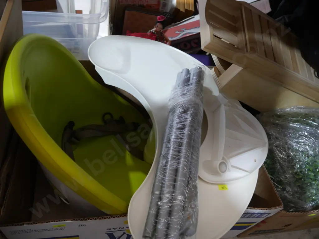 High chair Image 1++