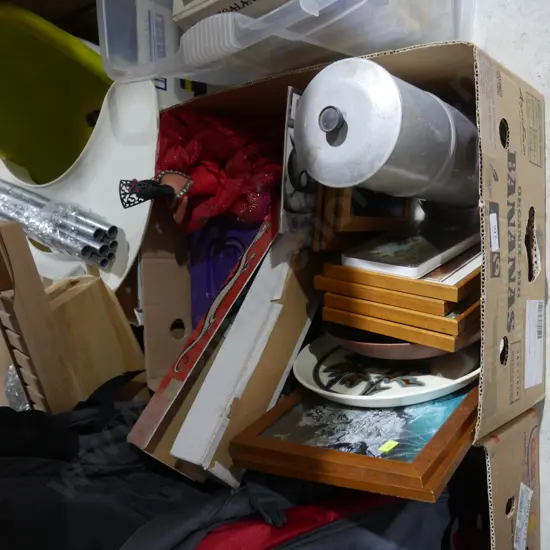 Table lamps, artworks etc