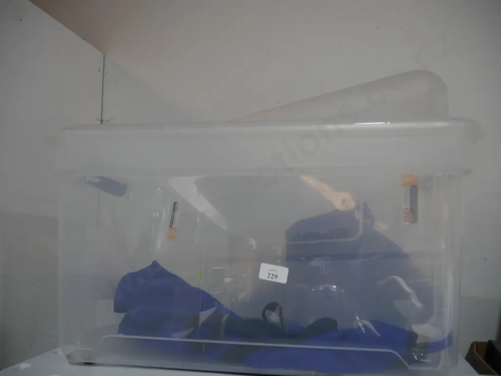 Storage container and bag Image 1++