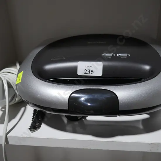 Toasted sandwich maker and electric knife