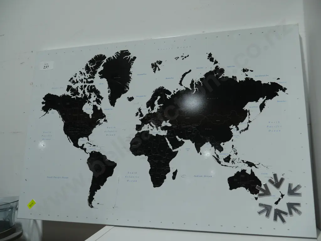 Metal map of the world picture Image 1++